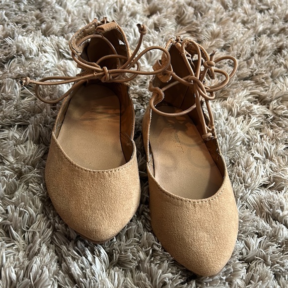 Baby girl shoes flats. Old Navy tan color brand new good condition!! - Picture 3 of 5